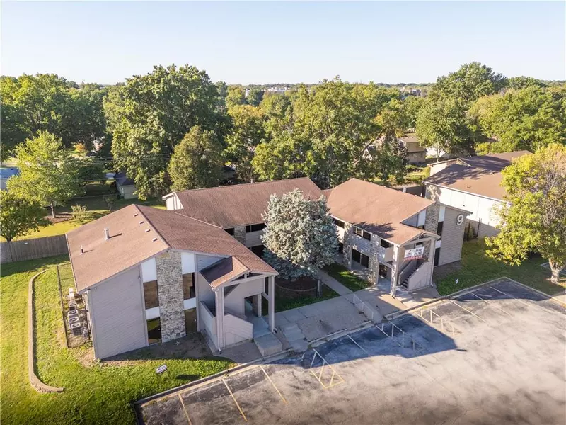 4216 S Hocker Suites 1 & 3 DR, Independence, MO 64055