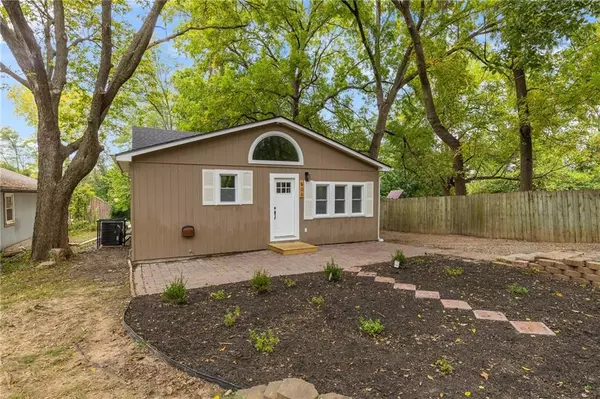 Independence, MO 64050,506 E Lexington AVE