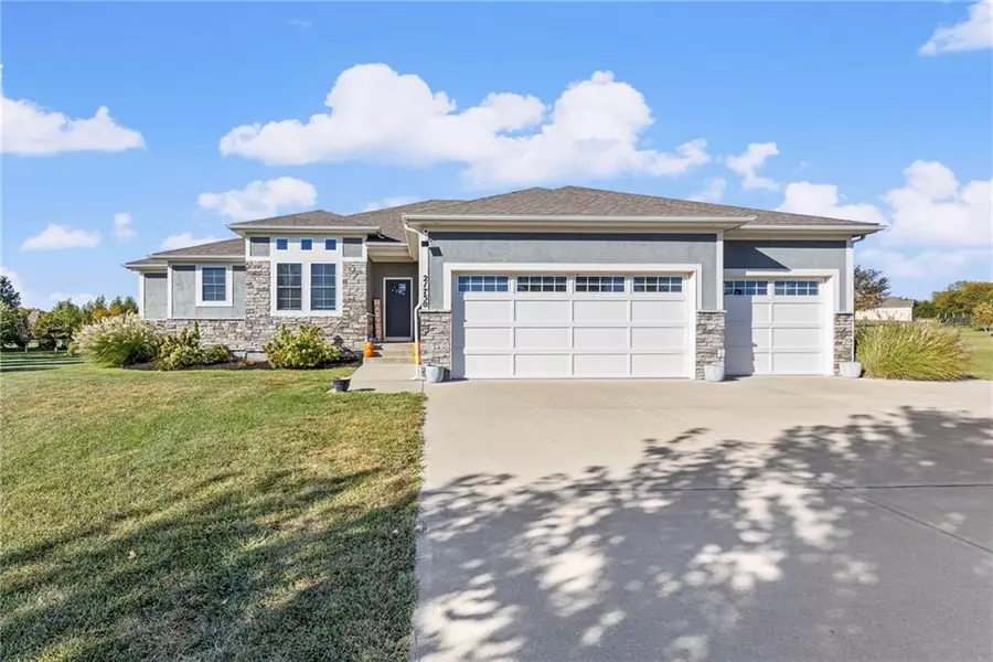21750 Bur Oak CIR, Paola, KS 66071