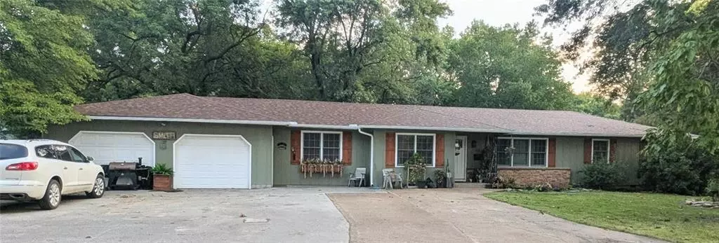 114 E Howard ST, Girard, KS 66743