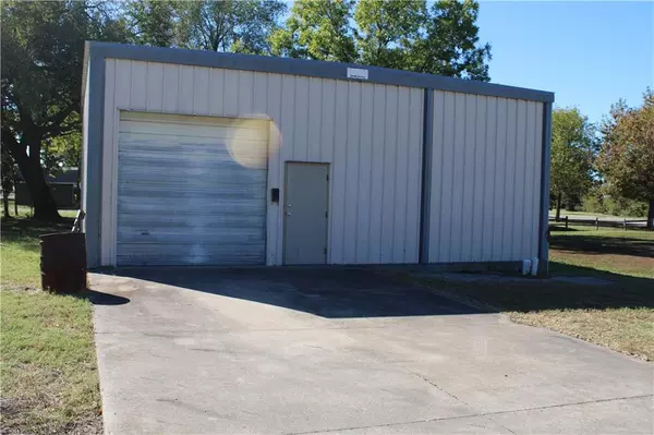 800 S Summit ST, Girard, KS 66743