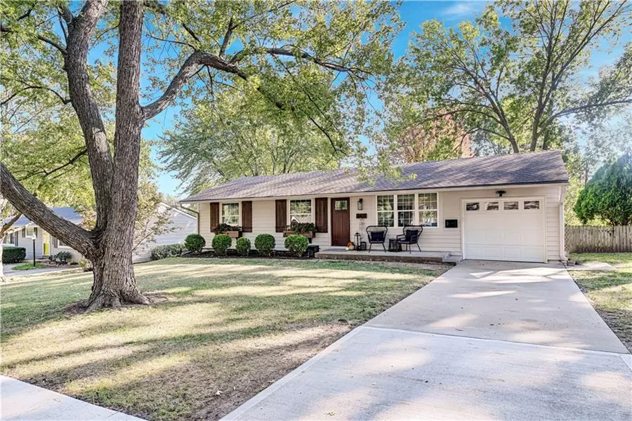 6411 W 77th TER, Prairie Village, KS 66204