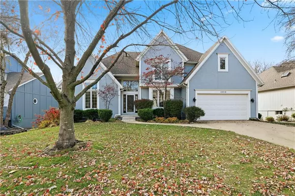 15316 Woodson LN, Overland Park, KS 66223