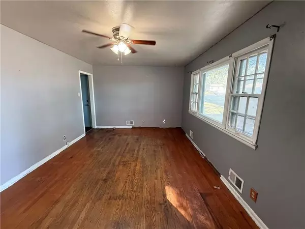 Independence, MO 64055,4312 S James ST