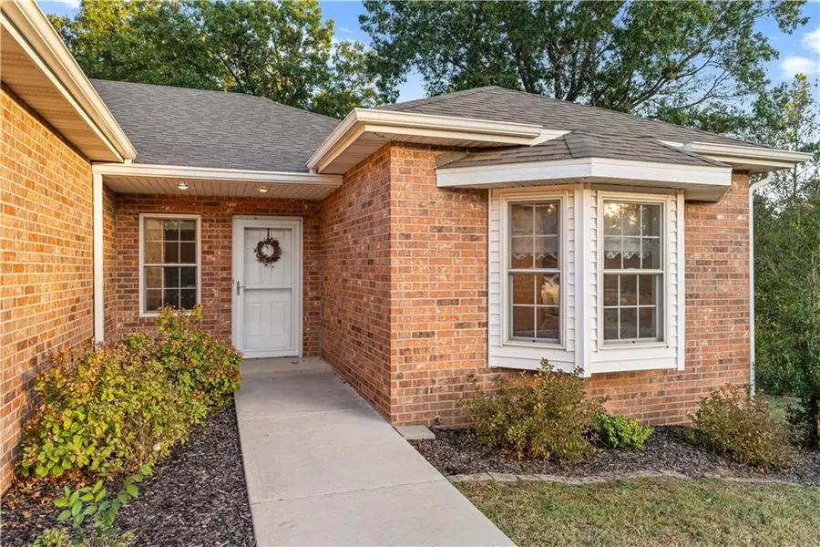 600 Carriage CT, Nevada, MO 64772