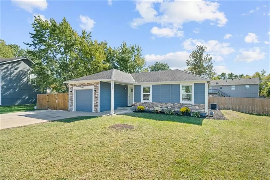 733 Mc Caffree CIR, Gardner, KS 66030