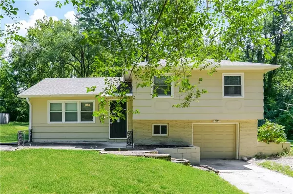 8005 Tennessee AVE, Raytown, MO 64138