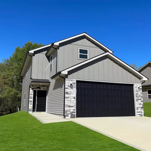 707 Mahogany CT, Warrensburg, MO 64093