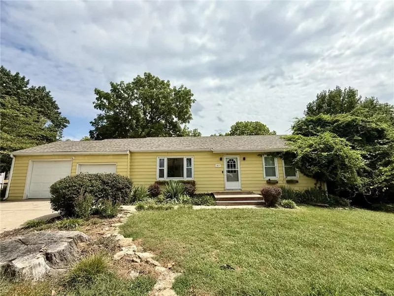 5817 N Lenox AVE, Kansas City, MO 64151