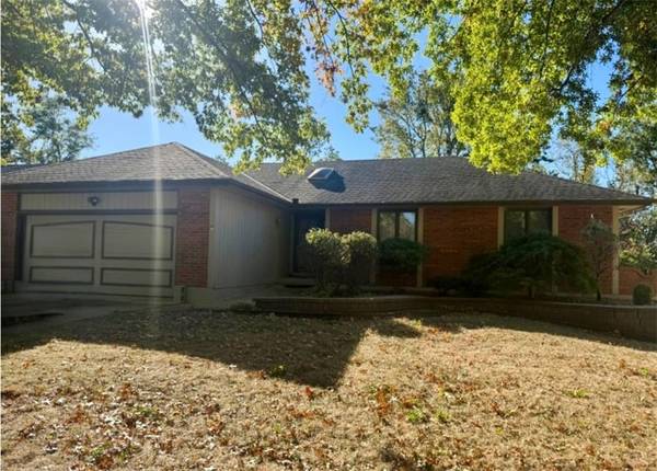 3616 NW Dogwood DR, Blue Springs, MO 64015