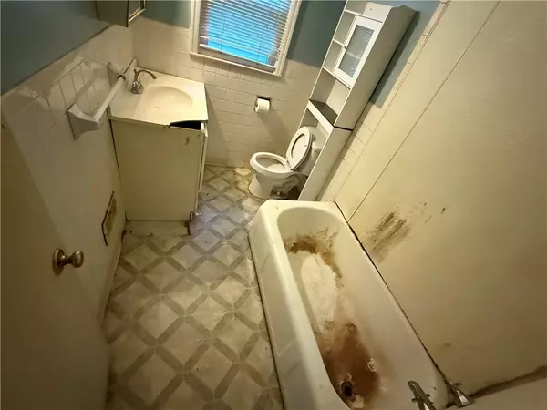 Independence, MO 64055,1223 W 32nd ST