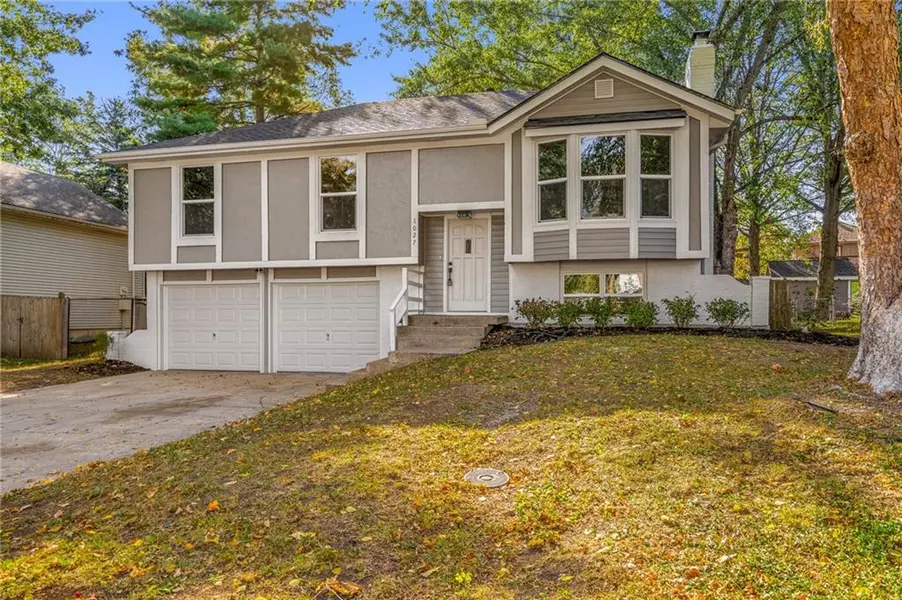 1027 W Wabash TER, Olathe, KS 66061