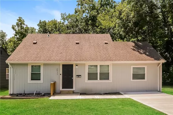 2411 E 77th ST, Kansas City, MO 64132