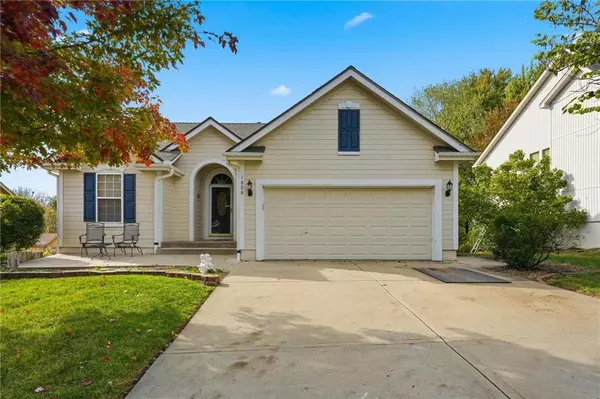 1858 Loughrey ST, Liberty, MO 64068