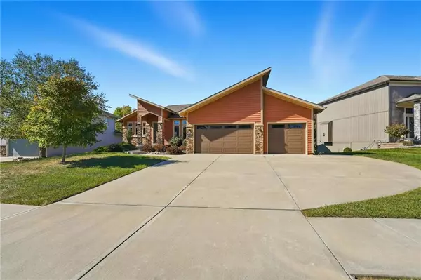 4500 SW Aft DR, Lee's Summit, MO 64082