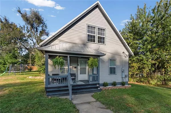 302 N Shaw ST, Richmond, MO 64085
