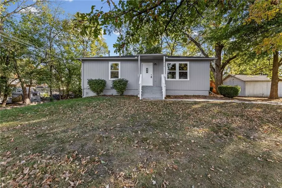 210 E Powhattan ST, Ottawa, KS 66067