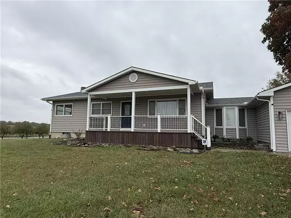 72 E 1600 RD, Baldwin City, KS 66006