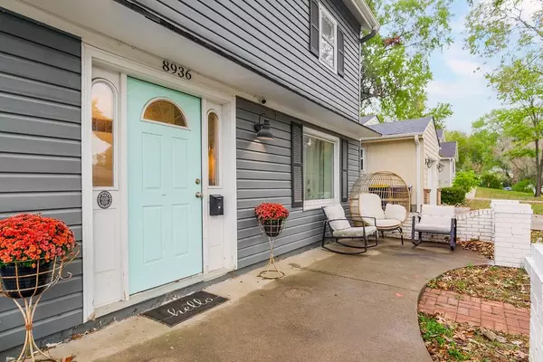 8936 Oak ST, Kansas City, MO 64114