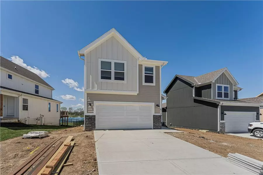 8773 SW 10th ST, Blue Springs, MO 64064