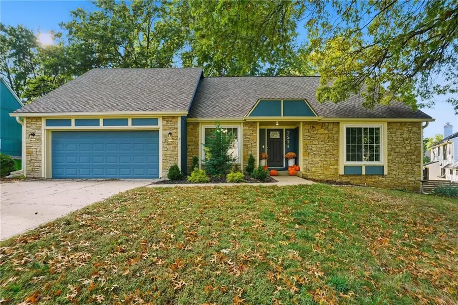 7514 Caenen Lake RD, Lenexa, KS 66216
