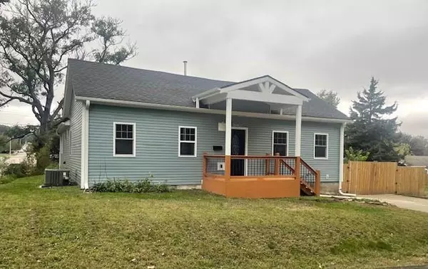 1030 Douglas ST, St Joseph, MO 64505