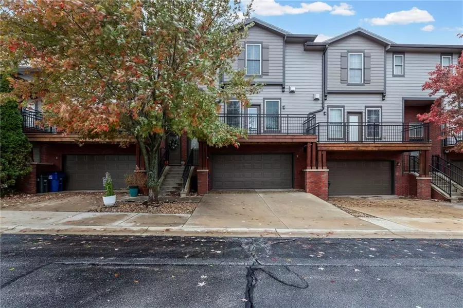 5245 Overland DR #D4, Lawrence, KS 66049