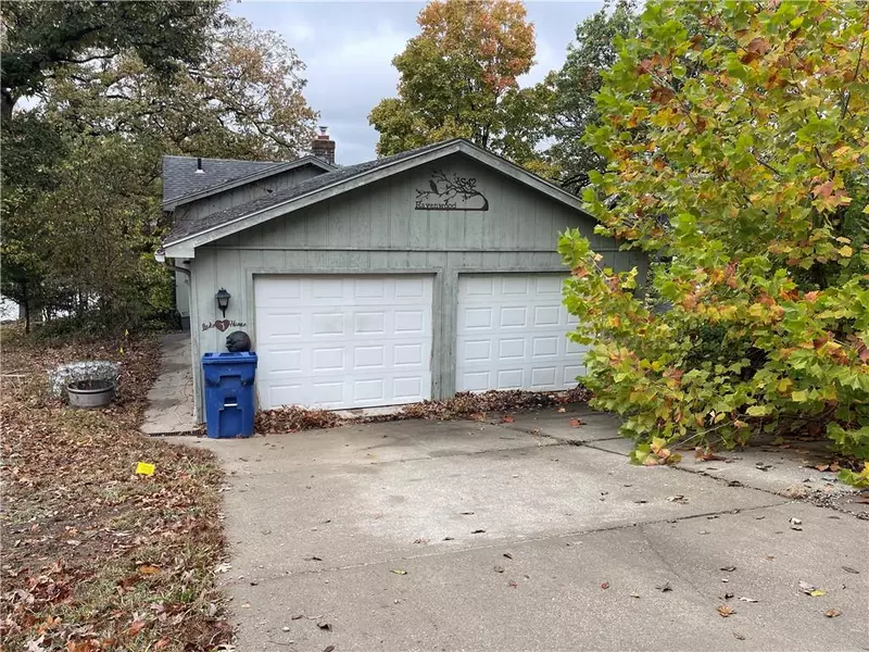 42 S ST, Lake Lotawana, MO 64086