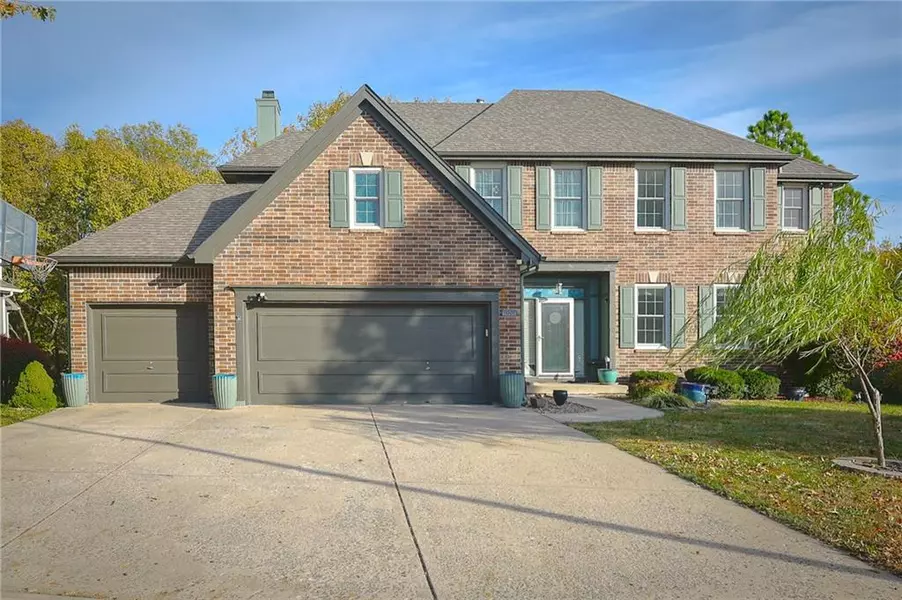 9001 N MANNING AVE, Kansas City, MO 64157