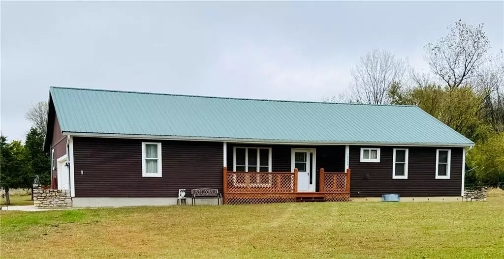 10130 W 2400 RD, Fontana, KS 66026