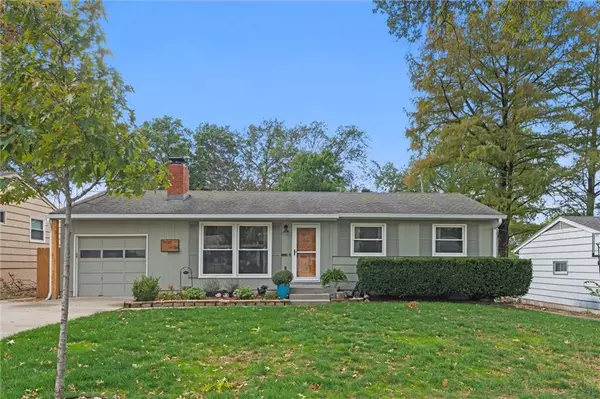 7132 Robinson DR, Overland Park, KS 66204