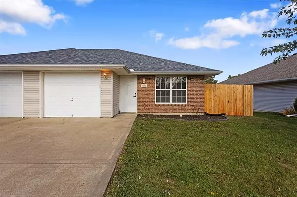 1026 Sandy LN, Grain Valley, MO 64029