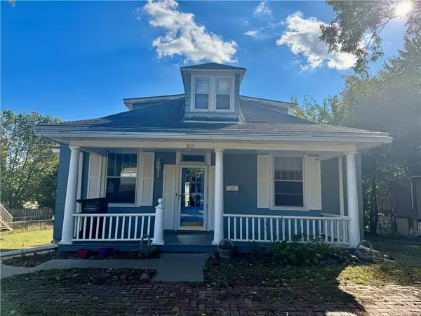 1011 Kickapoo ST, Leavenworth, KS 66048