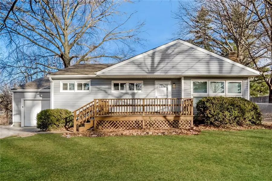 1322 Kiowa ST, Leavenworth, KS 66048