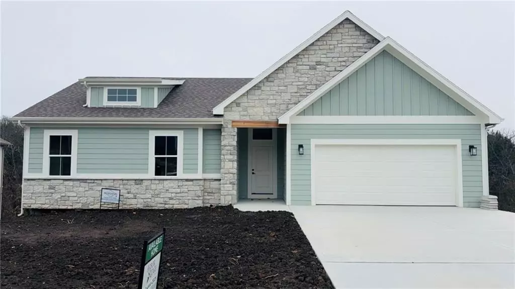 8572 Valley Spring DR, De Soto, KS 66018