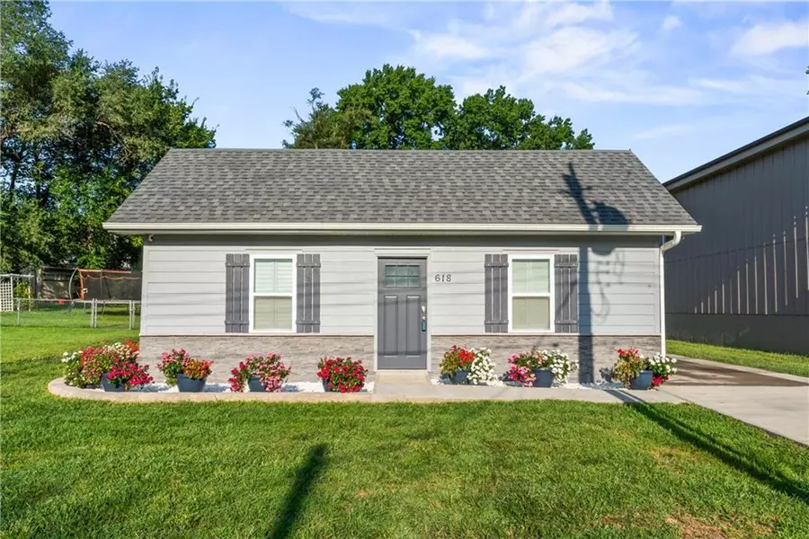 618 NW Thieme ST, Grain Valley, MO 64029