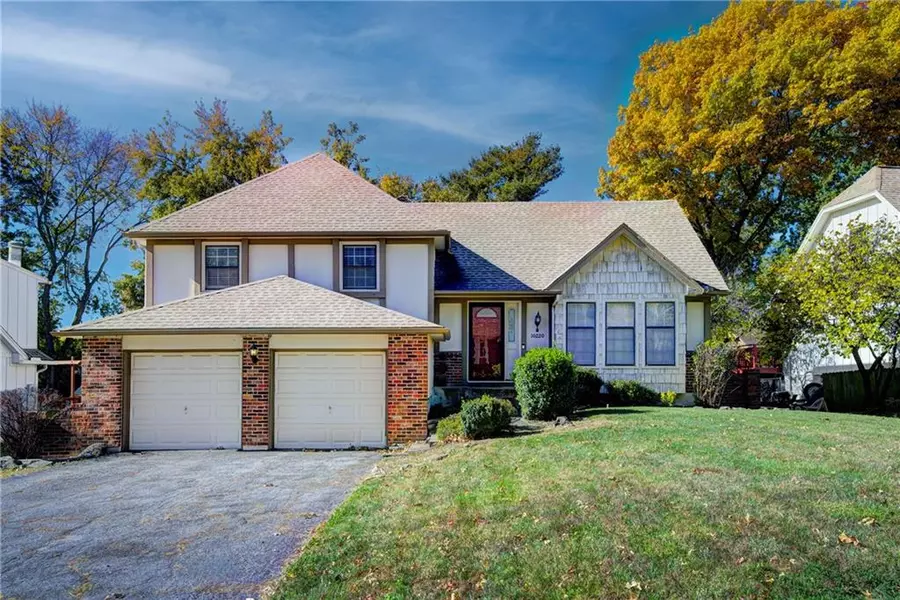 10220 Gillette ST, Lenexa, KS 66215