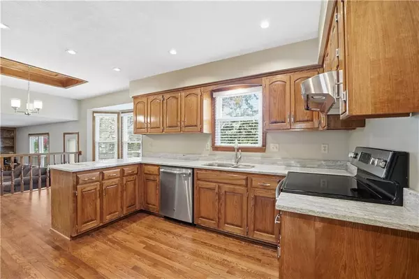 14651 S Seminole CIR, Olathe, KS 66062