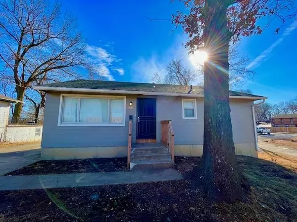 2103 E 85th ST, Kansas City, MO 64132