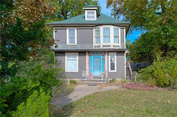 10702 E WINNER RD, Independence, MO 64052