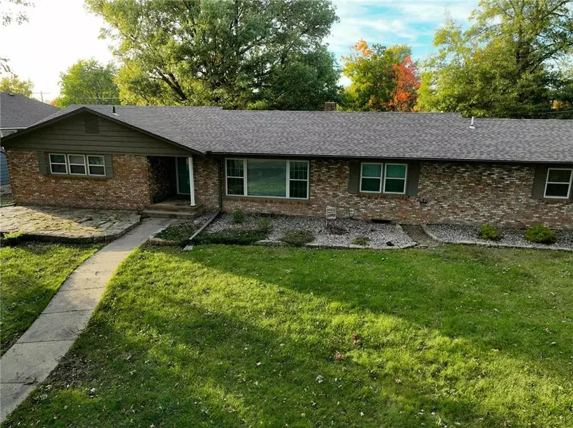 402 Minnetare LN, Hiawatha, KS 66434