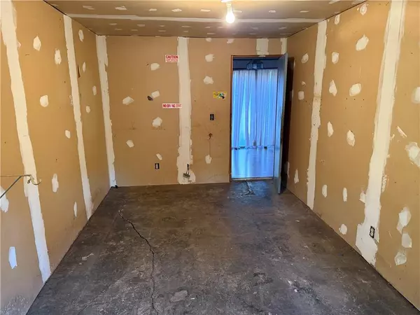 Overland Park, KS 66204,8208 W 81st ST