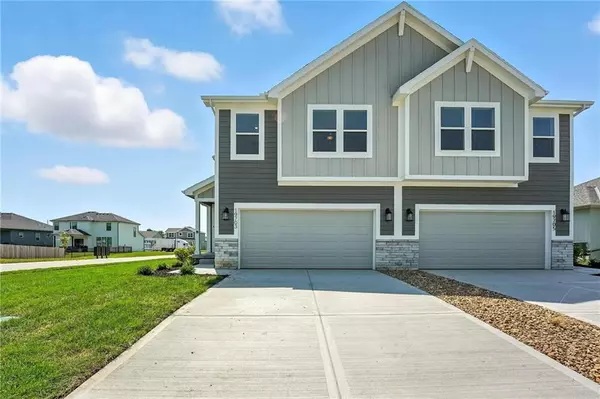 1323 S 4th ST #E, Louisburg, KS 66053