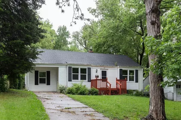 10 E Pocahontas LN, Kansas City, MO 64114