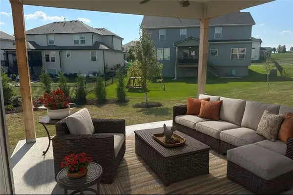 24207 W 58th PL, Shawnee, KS 66226