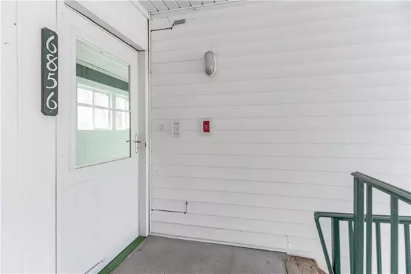 6856 N Olive ST, Kansas City, MO 64118