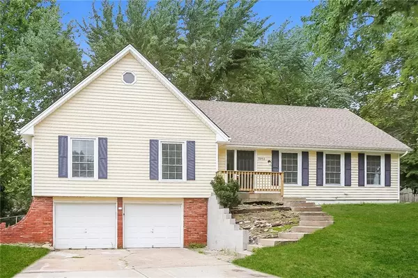 9952 N Charlotte ST, Kansas City, MO 64155