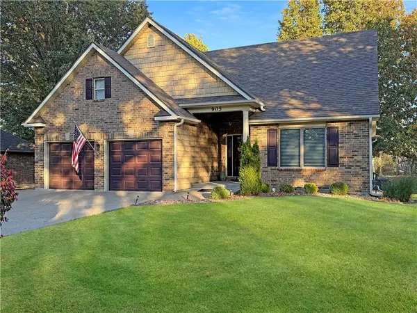 905 Elm ST, Higginsville, MO 64037