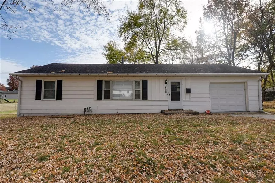 2530 Queen Ridge DR, Independence, MO 64055