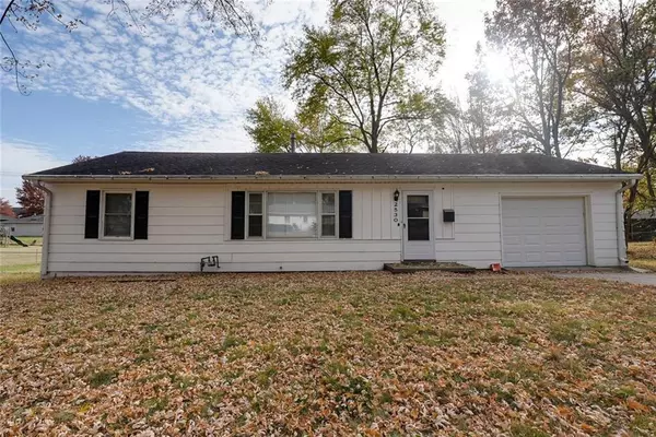 2530 Queen Ridge DR, Independence, MO 64055